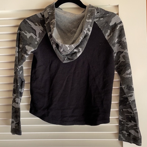 Boys Epic Threads Medium thermal hoodie - Picture 2 of 3